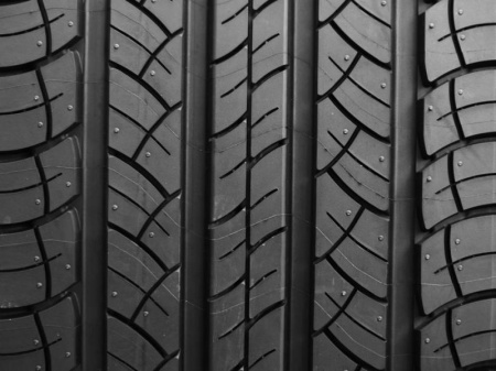 Pneus 4 saisons &agrave; Calais, les atouts m&eacute;connus pour votre v&eacute;hicule